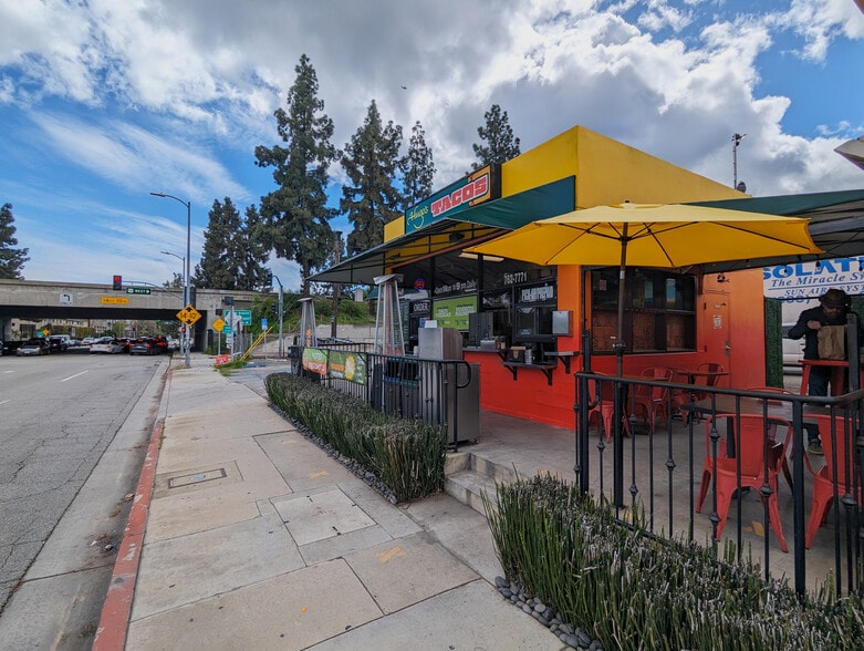 More Photos Of 12900 Riverside Dr, Sherman Oaks Restaurant For Lease
