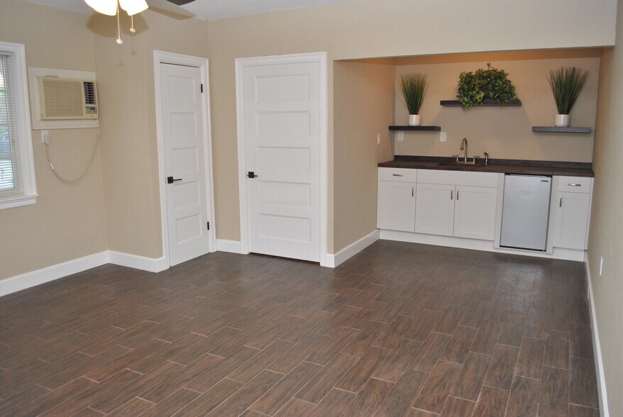 More Photos Of 5710 4th St N, Saint Petersburg Office Residential For Sale