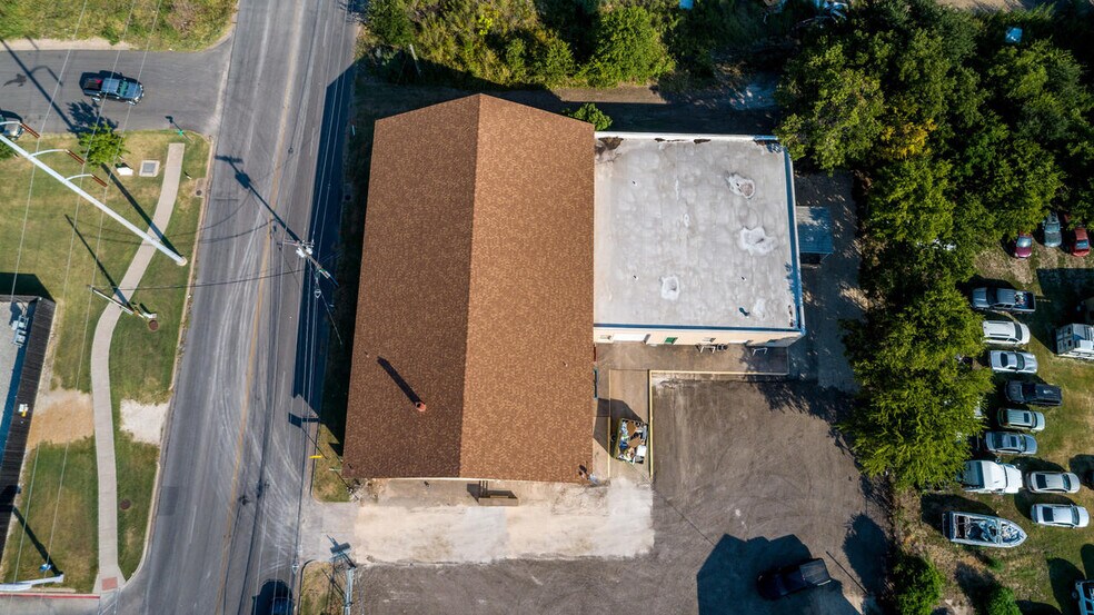 More Photos Of 205 S 26th St, Waco Warehouse For Lease