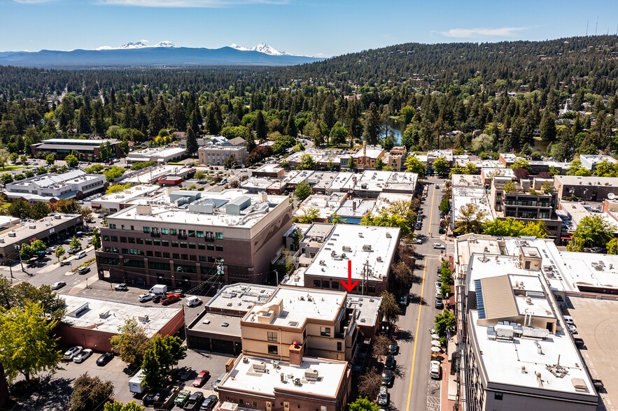 More Photos Of 5 NW Minnesota Ave, Bend Office For Lease