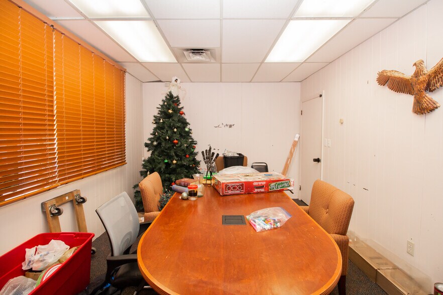 More Photos Of 21-69 S Main St, Leicester Service For Sale
