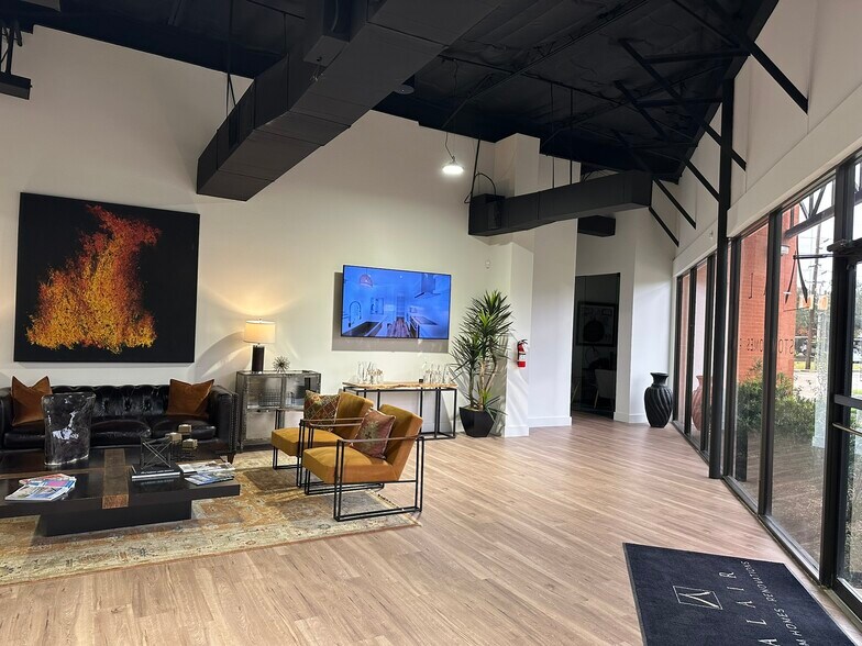 More Photos Of 10595 Westoffice Dr, Houston Light Distribution For Lease