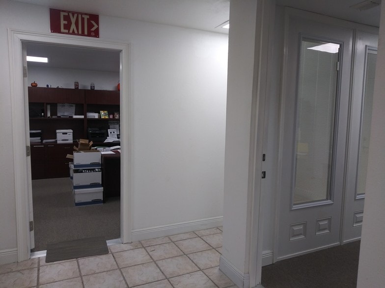 More Photos Of 5017 N Coolidge Dr, Tampa Warehouse For Sale