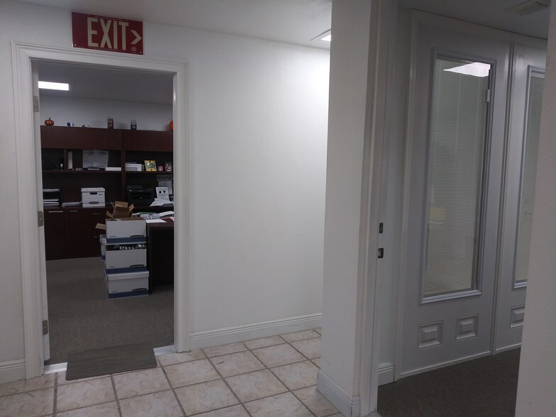 More Photos Of 5017 N Coolidge Dr, Tampa Warehouse For Lease