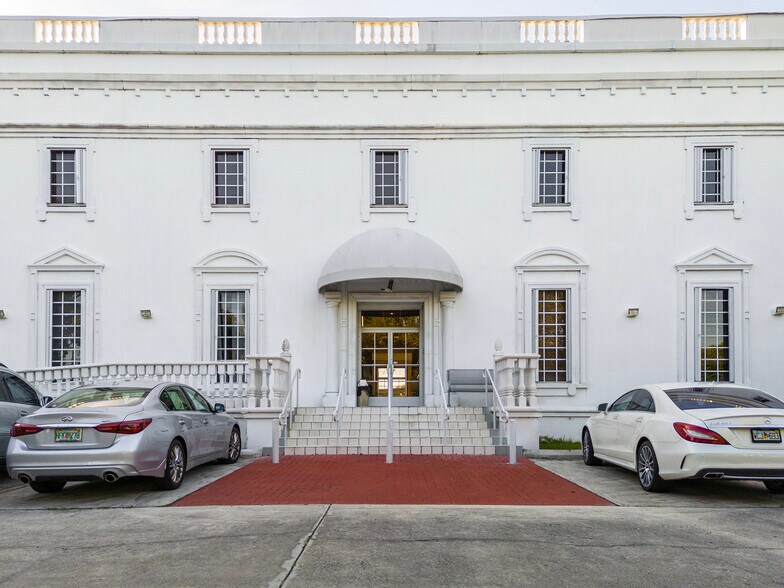 More Photos Of 15165 NW 77th Ave, Miami Lakes Medical For Lease