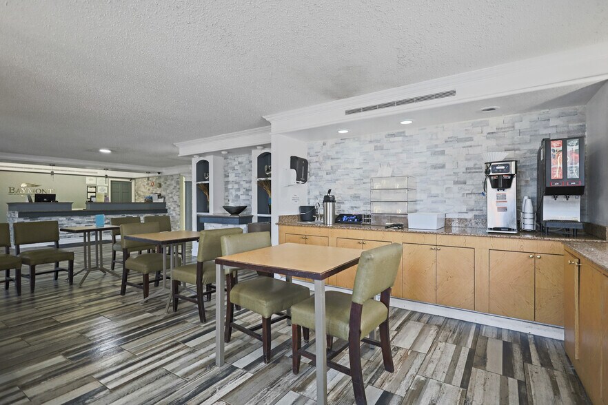 More Photos Of 601 Avenue Q, Lubbock Hotel For Sale