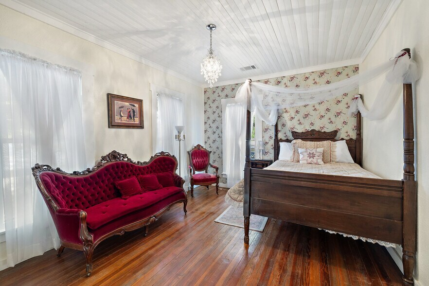 More Photos Of 201 Nugent Ave ave, Johnson City Hotel For Sale