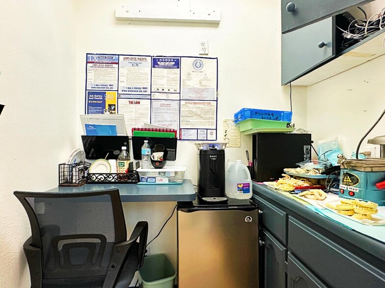 More Photos Of 8237 Fredericksburg Rd, San Antonio Medical For Sale