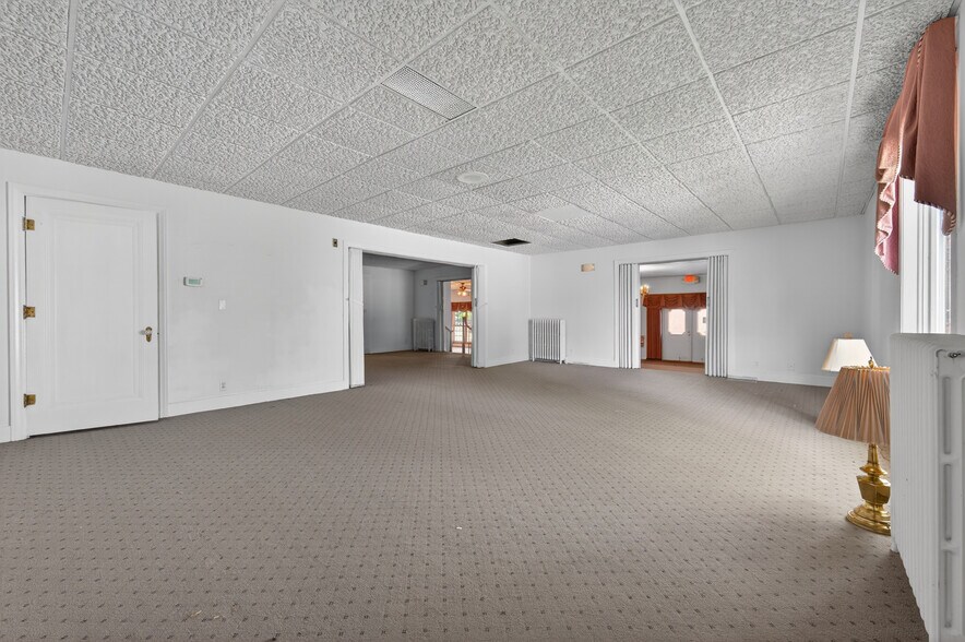 More Photos Of 209 N Main St, Belleville Medical For Sale