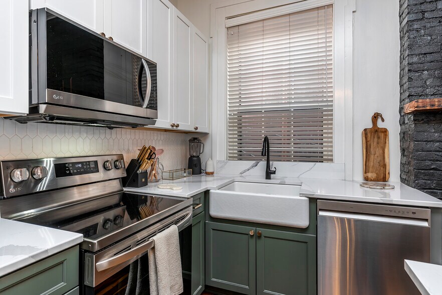 More Photos Of 302 W High St, Lexington Office Residential For Sale