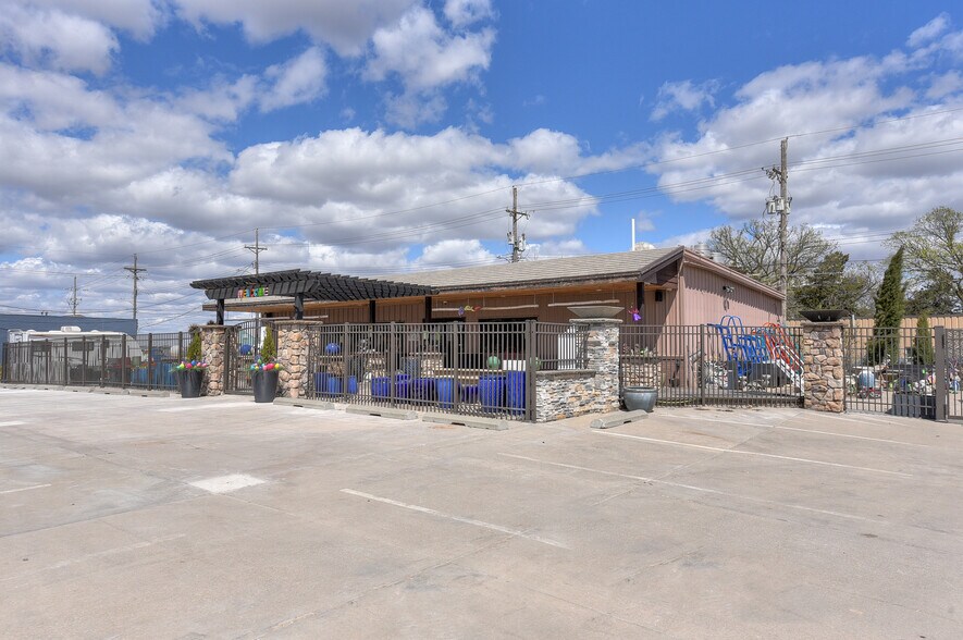 More Photos Of 110 W Reichmuth Rd, Valley Freestanding For Sale