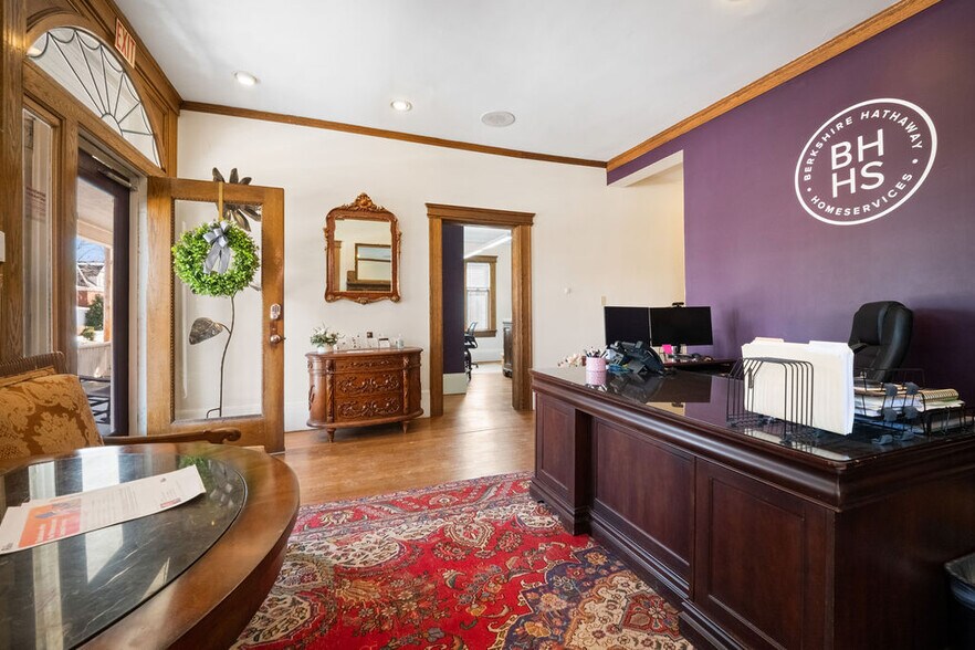 More Photos Of 1337 Virginia St, Charleston Office For Sale