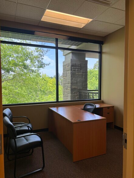 More Photos Of 620 Mabry Hood Rd, Knoxville Office For Lease
