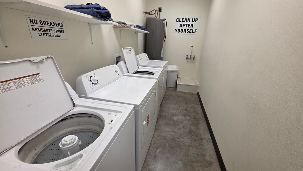 More Photos Of 8211 E County Road 62, Midland Warehouse For Sale