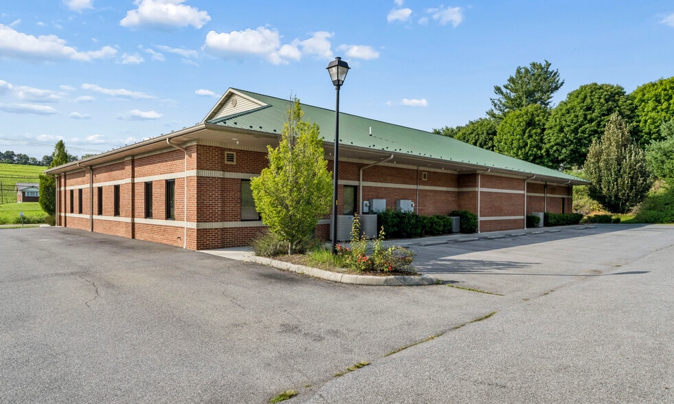 More Photos Of 26208 Lee Hwy, Abingdon Medical For Lease