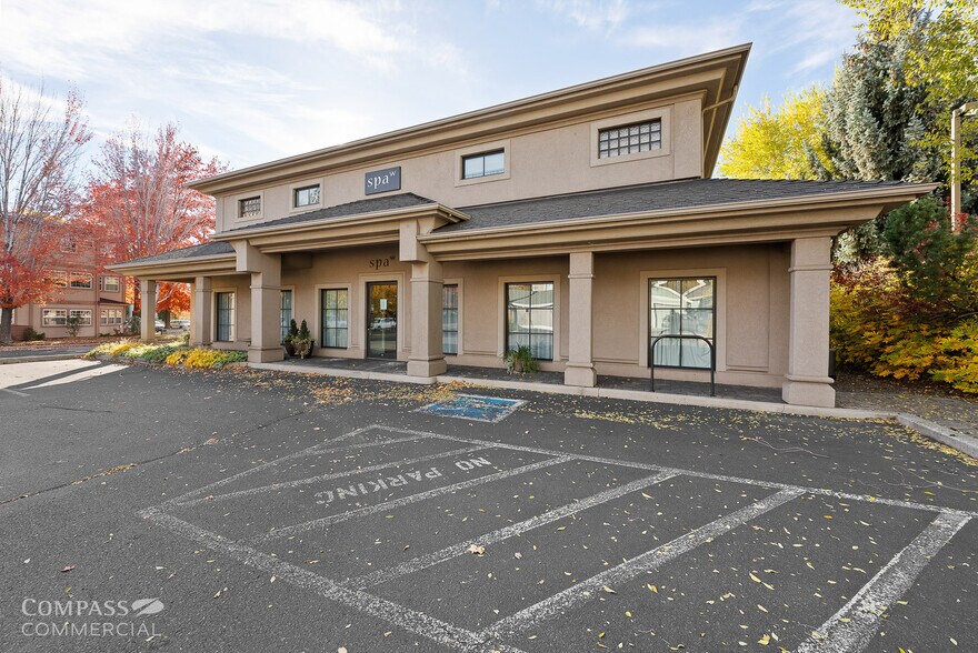 More Photos Of 125 NW Wall St, Bend Health Club For Lease