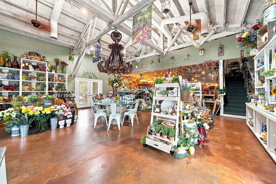 More Photos Of 870 Hartnell Ave, Redding Garden Center For Sale