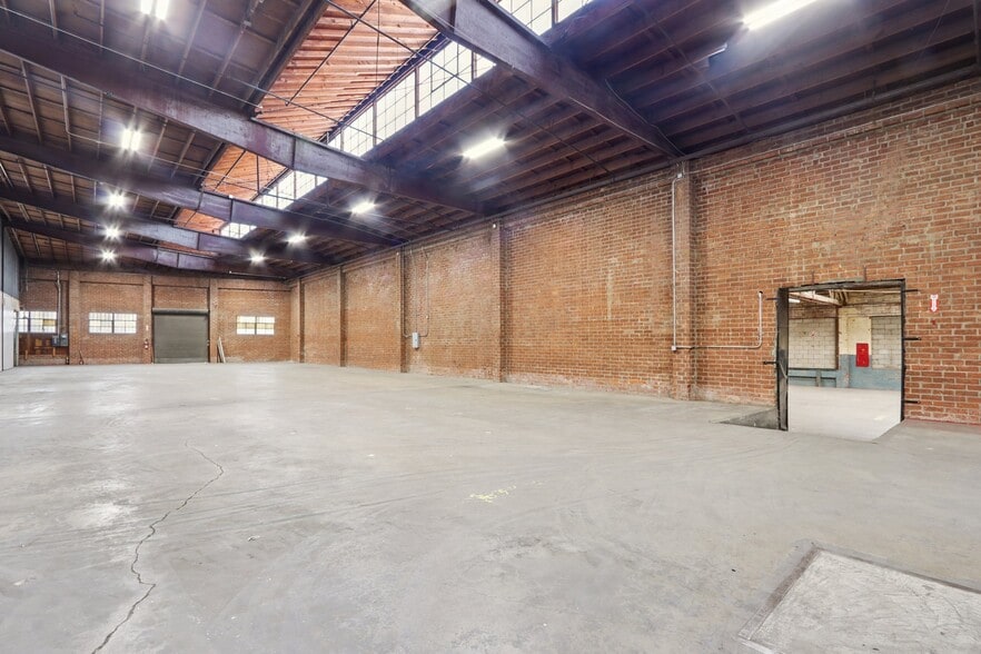 More Photos Of 6505 McKinley Ave, Los Angeles Manufacturing For Lease