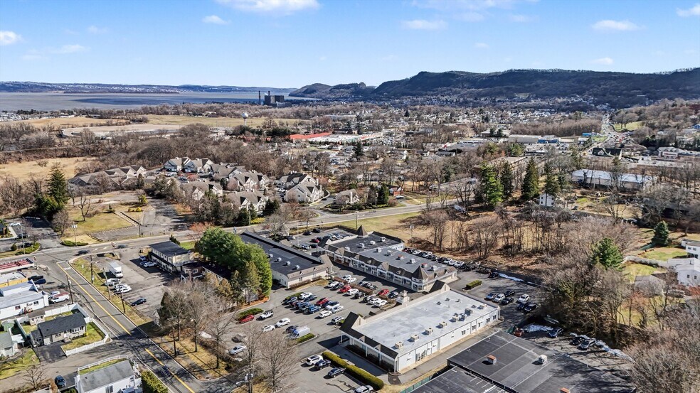 More Photos Of 24-26 Liberty Square Mall, Stony Point Office For Sale