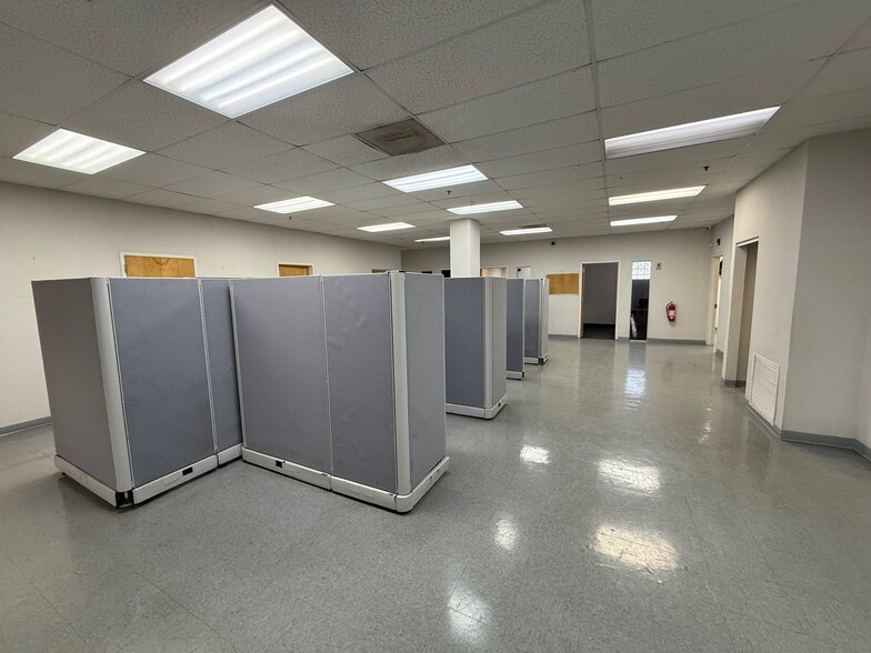 More Photos Of 18 Wendell Pl, Fairview Warehouse For Lease