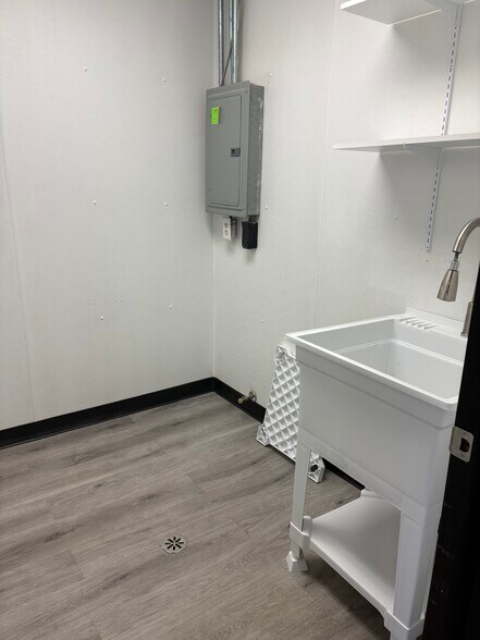 More Photos Of 1170 N Wooster Ave, Strasburg Unknown For Lease