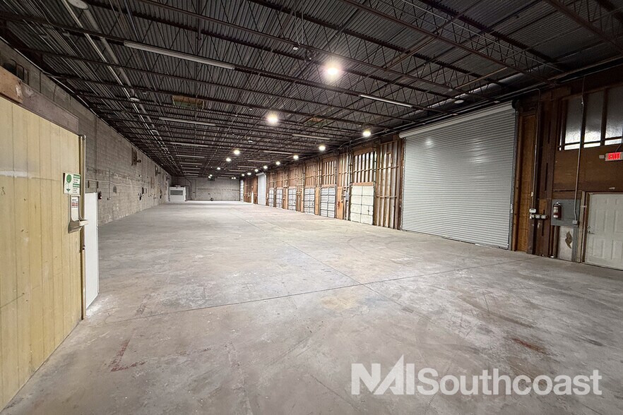More Photos Of 657 NE Dixie Hwy, Jensen Beach Industrial For Lease