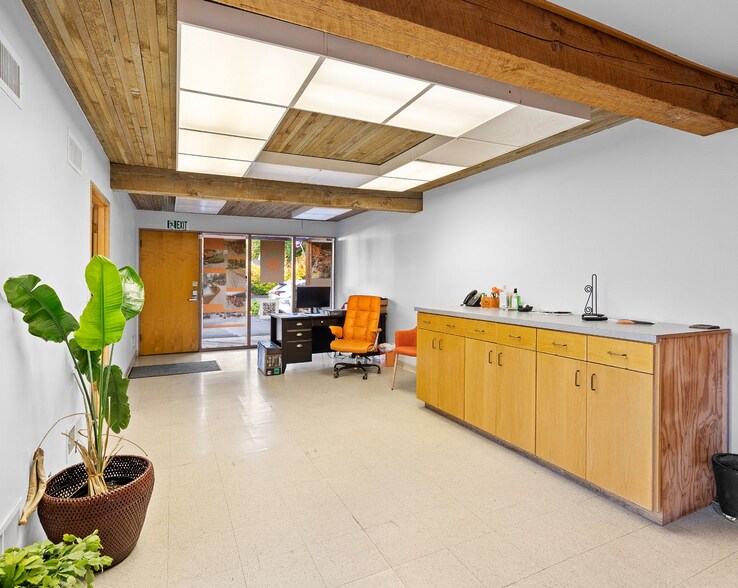 More Photos Of 220 Foothills Rd, Lake Oswego Service For Lease