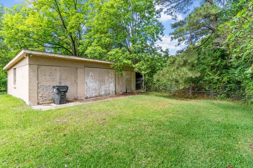 More Photos Of 3522 James B White Hwy, Whiteville Veterinarian Kennel For Sale