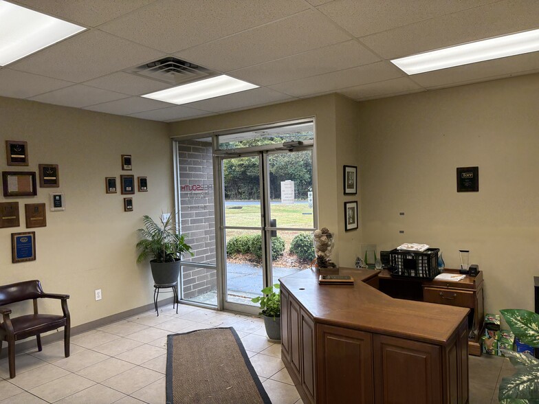 More Photos Of 220 Olympic St, Charlotte Warehouse For Lease