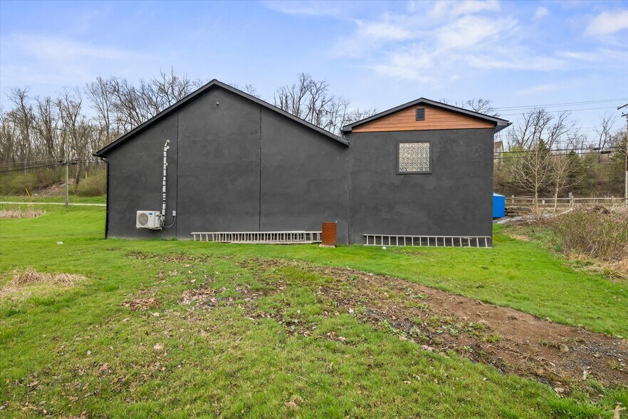 More Photos Of 6339 Old William Penn Highway hwy, Export Showroom For Sale