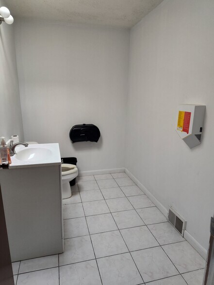 More Photos Of 28855 Van Dyke Ave, Warren Storefront Retail Office For Lease