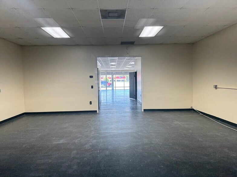 More Photos Of 6604 US Highway 19 N, New Port Richey Unknown For Lease
