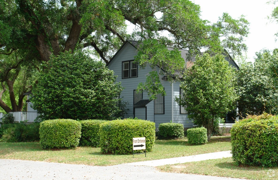 More Photos Of 2304 N Main St, Daphne Office For Lease