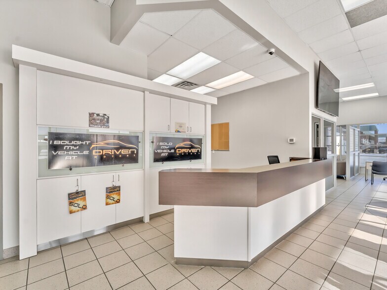 More Photos Of 1276 Trans Canada Way SE, Medicine Hat Showroom For Sale