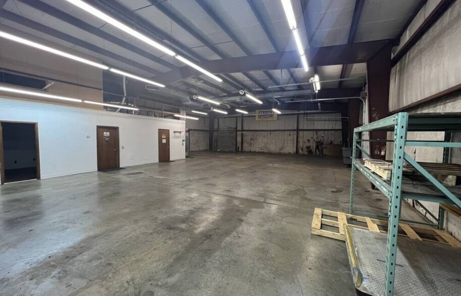 More Photos Of 117 Goodwin Ave, Salem Freestanding For Lease