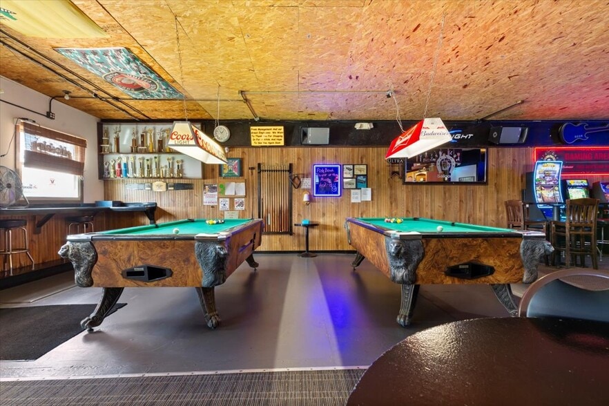 More Photos Of 626 16th Avenue, Council Bluffs General Retail For Sale