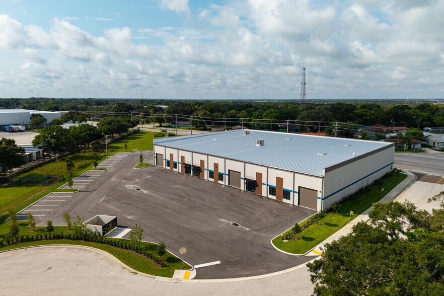 More Photos Of 1530 Kendrick Ln, Lakeland Warehouse For Lease