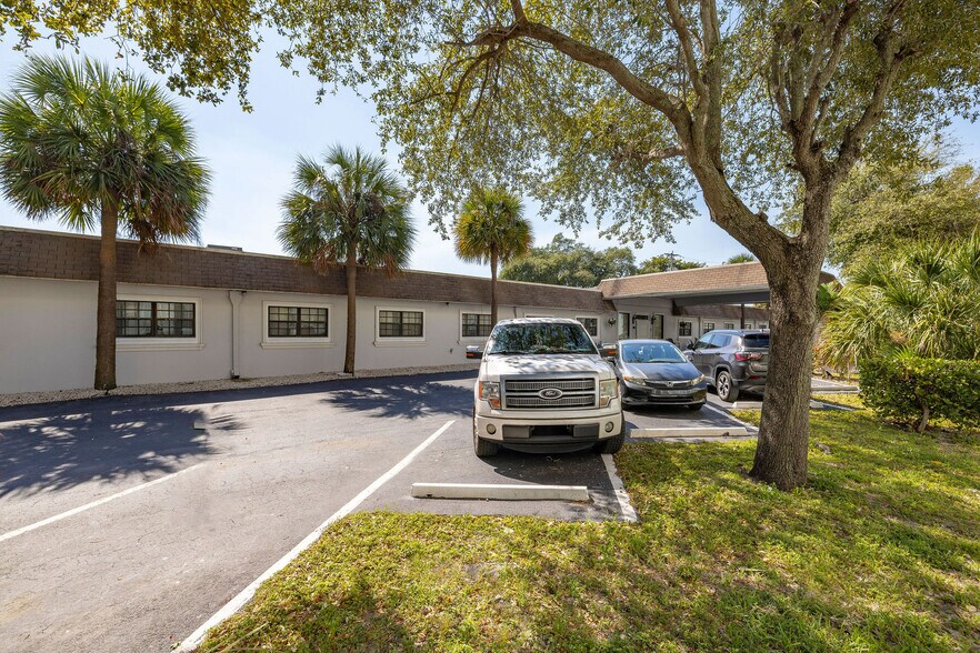 More Photos Of 151 SW 1st St, Dania Beach Assisted Living For Lease