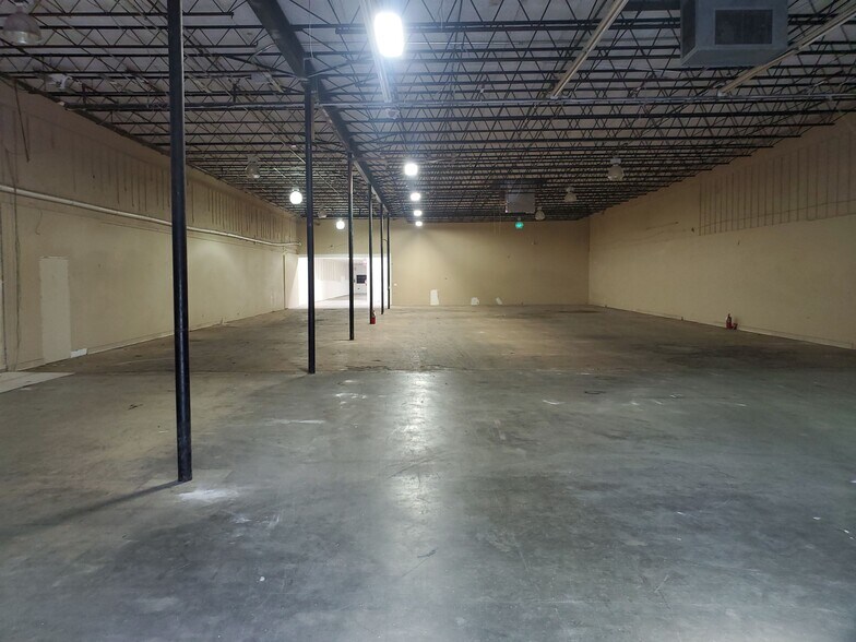 More Photos Of 6001 Powerline Rd, Fort Lauderdale Showroom For Lease