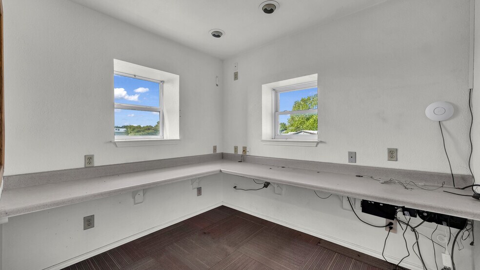 More Photos Of 221 Judd St, Weatherford Flex For Sale