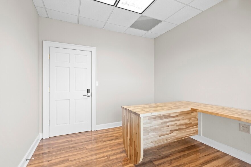 More Photos Of 19810 W Catawba Ave, Cornelius Office For Lease