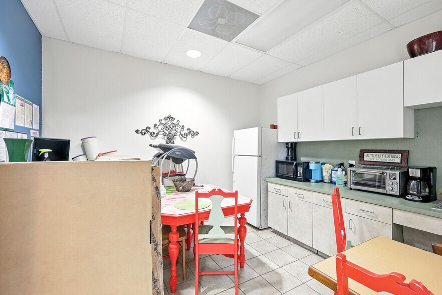 More Photos Of 1700 Cedar Run, Ennis Daycare Center For Sale