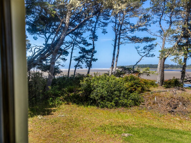 More Photos Of 2624 Neawanna St, Seaside Specialty For Sale