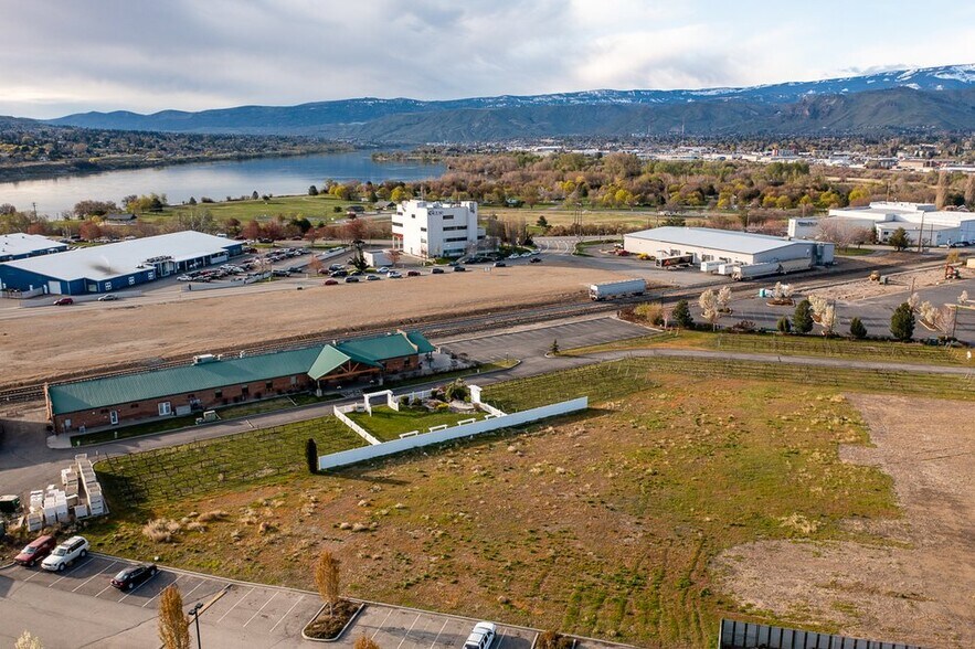 More Photos Of 1 Vineyard Way, Wenatchee Winery Vineyard For Sale