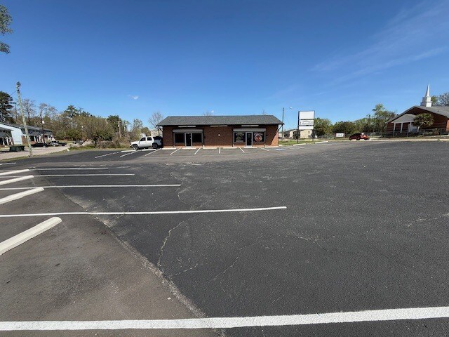 More Photos Of 5801 N Main St, Columbia Freestanding For Lease
