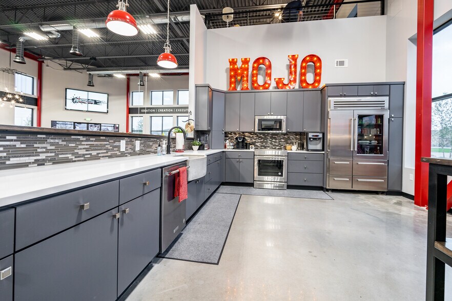 More Photos Of 205 SE 22nd St, Bentonville Office For Sale