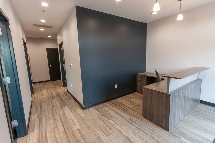 More Photos Of 7292 Greenridge Rd, Windsor Warehouse For Lease