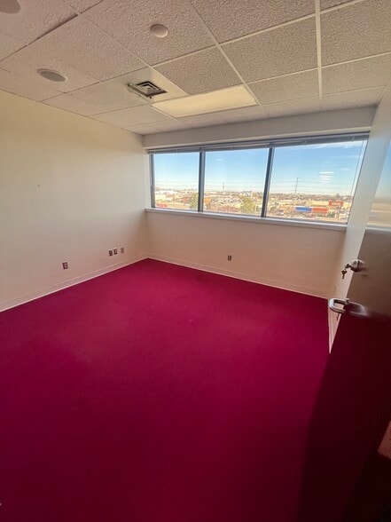 More Photos Of 1505 Eastland Dr, Bloomington Medical For Lease