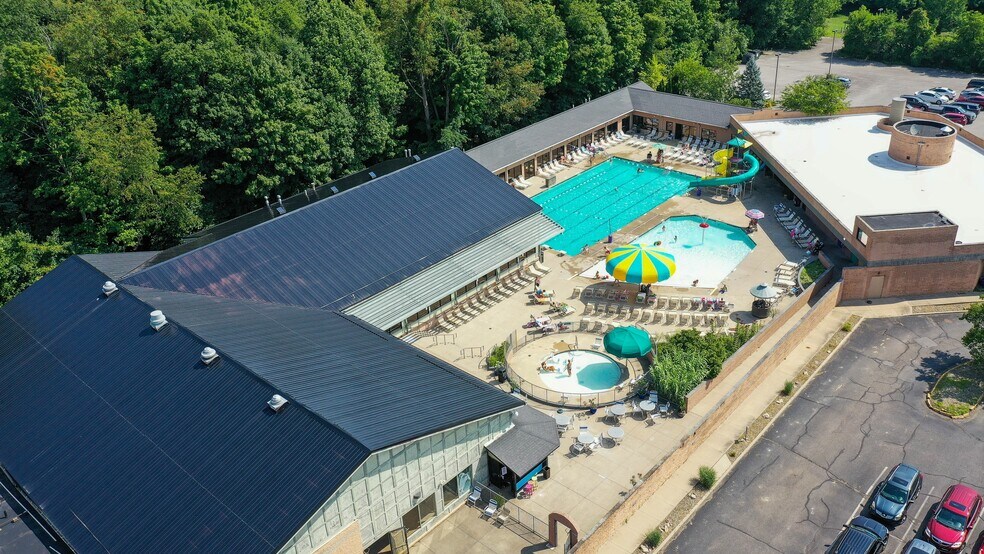 More Photos Of 5133 Darrow Rd, Hudson Health Club For Sale