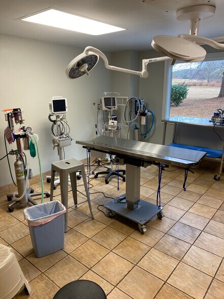 More Photos Of 101 Bahama Rd, Bahama Medical For Sale